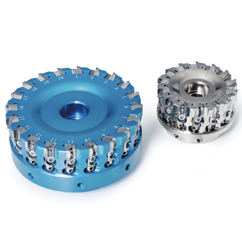 Multifunctional milling cutter with center cutting edge DoMultiRec